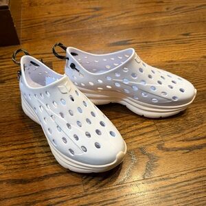 KANE Revive- White/ Cream Active Recovery Shoe Women’s Size 7